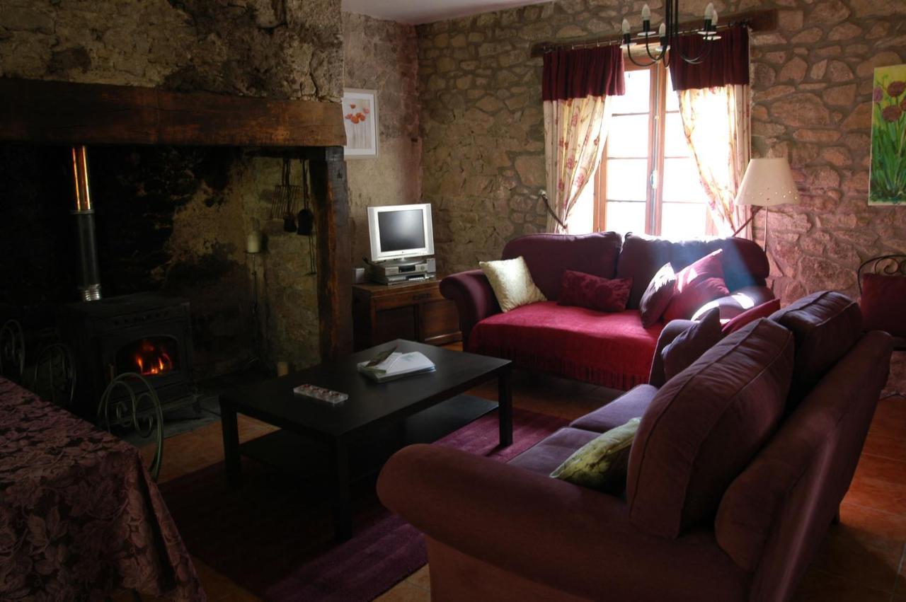 Le Moulin Des Farges Bed & Breakfast Meymac ภายนอก รูปภาพ
