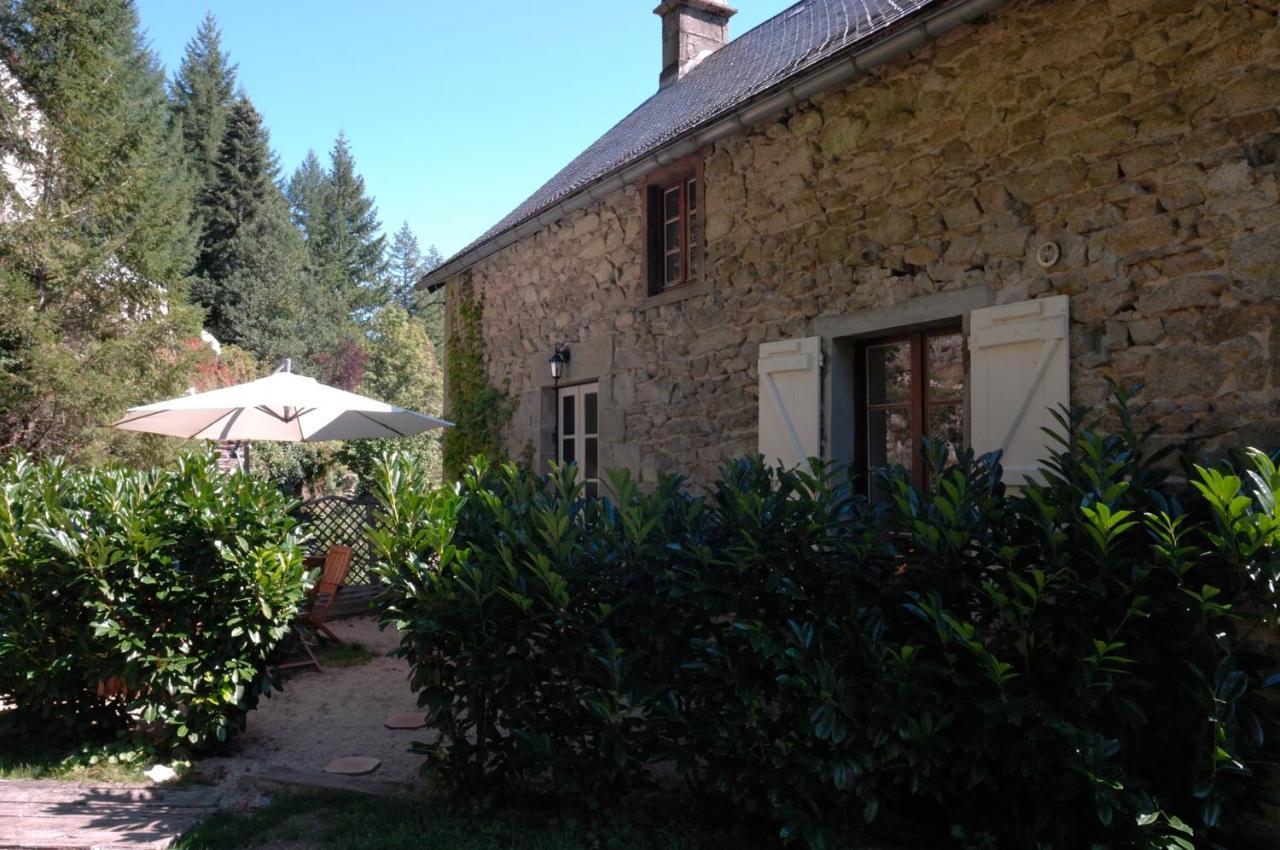Le Moulin Des Farges Bed & Breakfast Meymac ภายนอก รูปภาพ