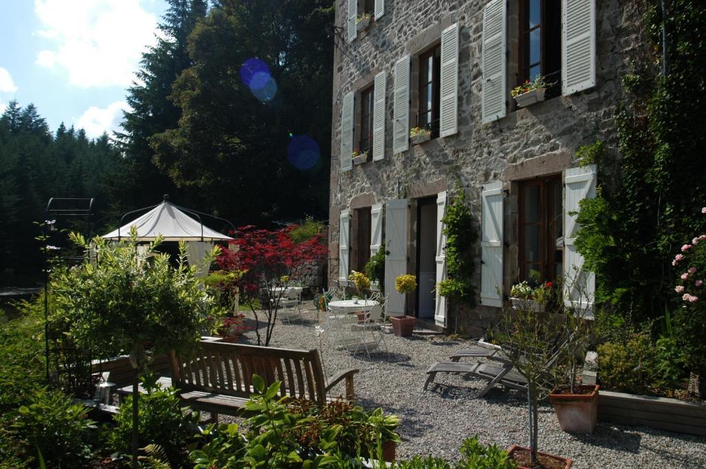 Le Moulin Des Farges Bed & Breakfast Meymac ภายนอก รูปภาพ