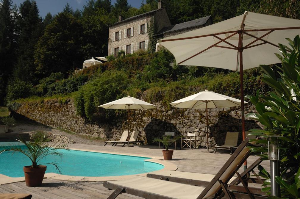 Le Moulin Des Farges Bed & Breakfast Meymac ภายนอก รูปภาพ