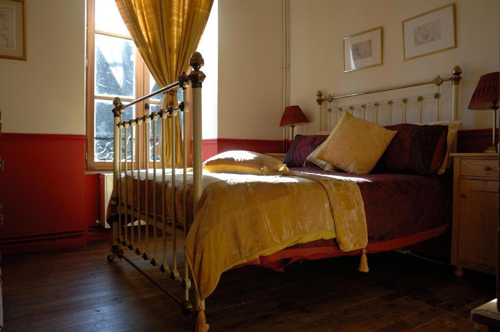 Le Moulin Des Farges Bed & Breakfast Meymac ห้อง รูปภาพ